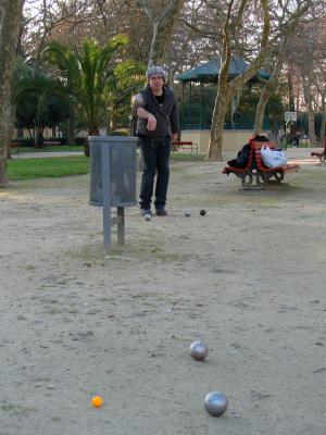 carreau!!! <br />
Matze rettet unser Appartement. Als Letzter hat er heute zugesagt. So haben wir die Mindestzahl zur Anmietung erreicht. F&uuml;r 3 amies/amis hat es noch Platz.